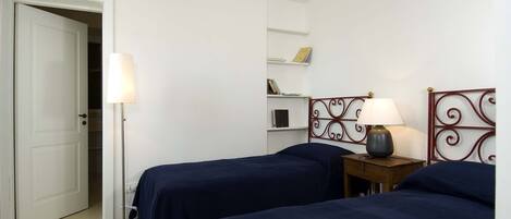 1 bedroom, in-room safe, free WiFi, bed sheets