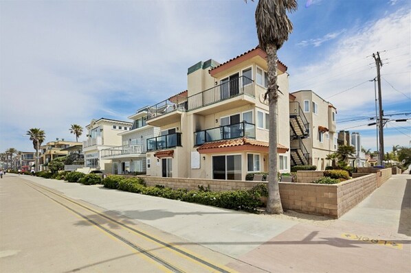 Unclassified image, 1 of 17, button