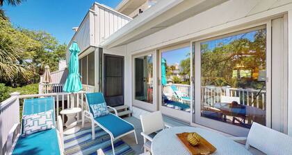 Wild Dunes beach home-waterway view, screened porch, walk to shops!