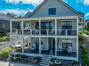 Exterior - Welcome to Rose All Day and Wine Not at The Lookout at Lake Chelan (Chelan)