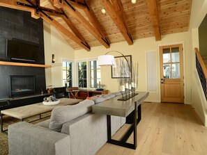 Smart TV, fireplace, DVD player, stereo