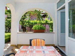 تناول الطعام بالخارج