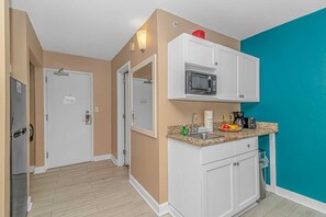 Fridge, microwave, coffee/tea maker, toaster - Landmark 708 (Myrtle Beach)