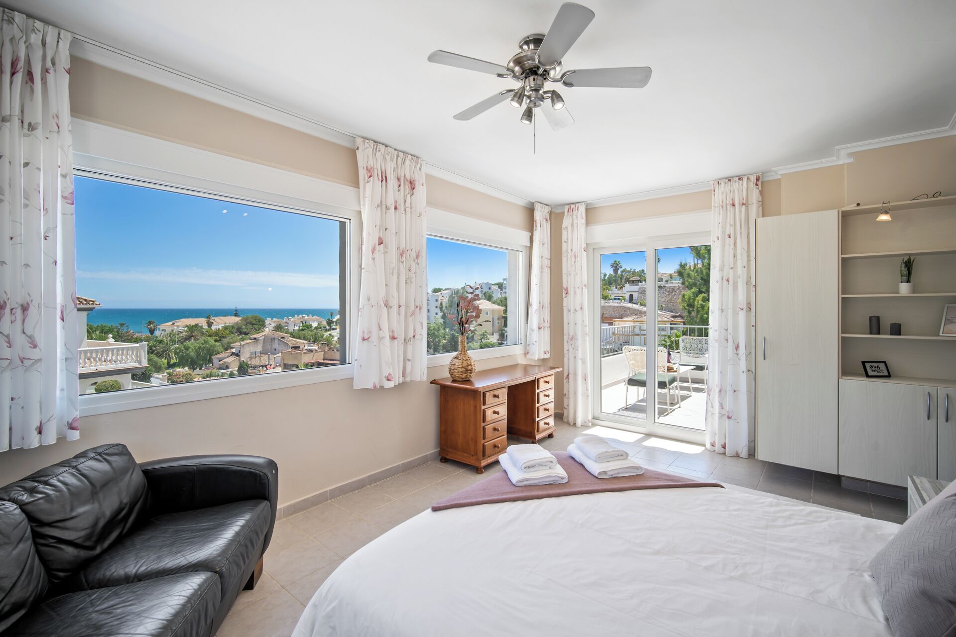 6 Schlafzimmer, Reisekinderbett, WLAN, Bettwäsche