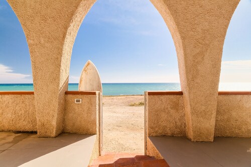 Poseidone, seafront villa with private pool in Cava d'Aliga (Scicli)