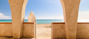 Poseidone, seafront villa with private pool in Cava d'Aliga (Scicli)