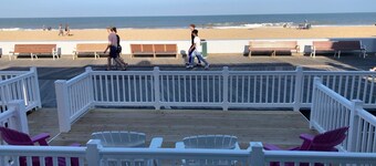 Beach Cottage 1Bed/1Bath Fully Renovated on the Boardwalk