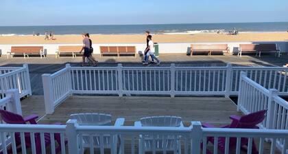Beach Cottage 1Bed/1Bath Fully Renovated on the Boardwalk