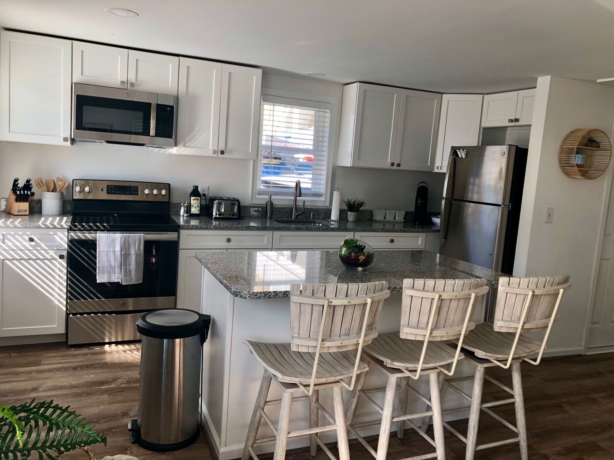 雪櫃、微波爐、焗爐、爐具