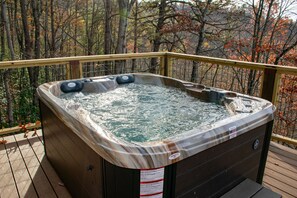 Bañera de hidromasaje al aire libre