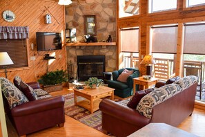 TV, fireplace - Hiker's Point - Cabin In The Smokies (Sevierville)