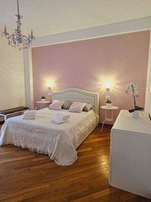 2 Schlafzimmer, Schreibtisch, Bügeleisen/Bügelbrett, WLAN