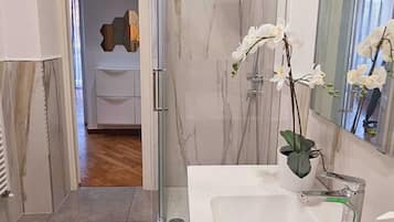 Shower, hair dryer, bidet, toilet paper