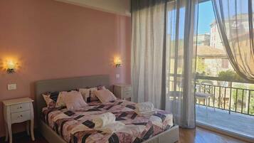 2 Schlafzimmer, Schreibtisch, Bügeleisen/Bügelbrett, WLAN