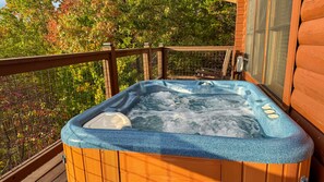 Outdoor spa tub - Harvest Moon - Cabin In The Smokies (Sevierville)