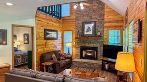 Smart TV, fireplace - Scenic Cabin on Private Lake Next to Smoky Mountains National Park Near Gatlinburg & Pigeon Forge (Sevierville)