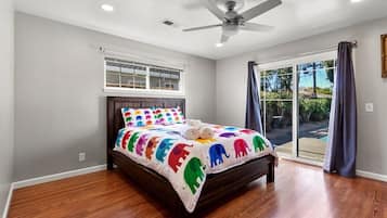 4 bedrooms, desk, iron/ironing board, travel crib