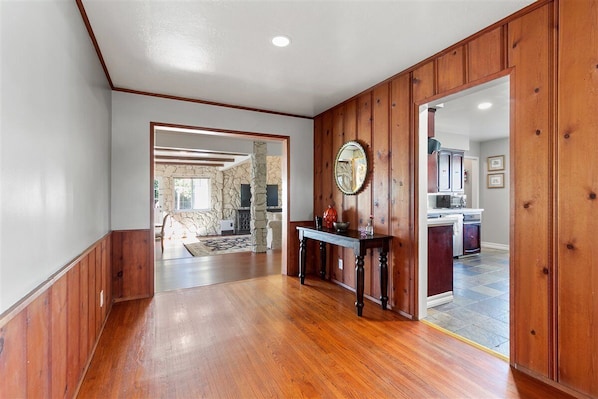 Interior - Luxurious & cozy Large 4 BR 2BA Home with Swimming POOL- San Jose Cambrian area (San Jose)