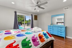 4 bedrooms, desk, iron/ironing board, travel cot