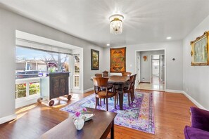 Dining - Luxurious & cozy Large 4 BR 2BA Home with Swimming POOL- San Jose Cambrian area (San Jose)