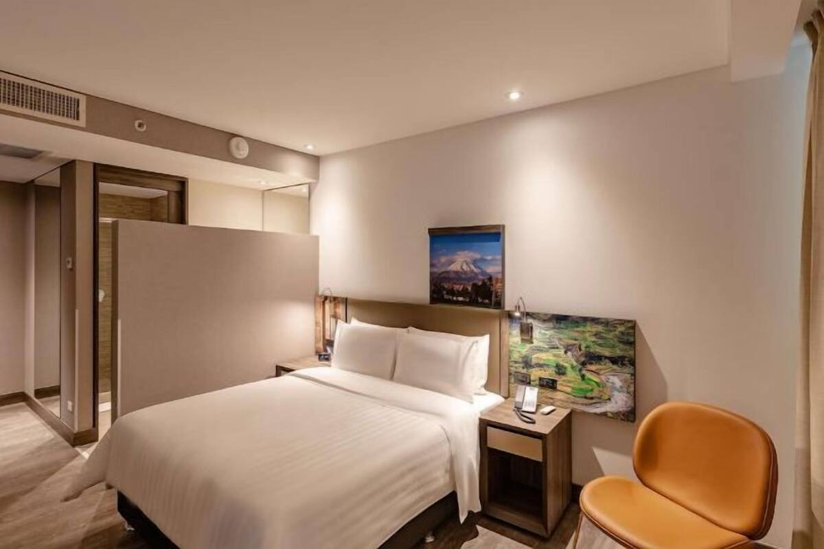 In-room safe, desk, laptop workspace, soundproofing