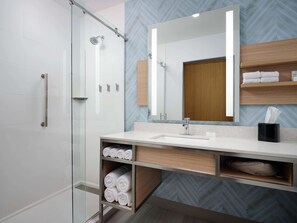 Bathroom shower - Hilton Garden Inn Grapevine at Silverlake Crossing (Grapevine)