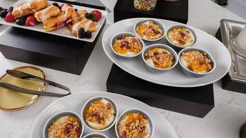 Desayuno a la carta todos los días (con cargo)