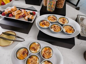 Daily cooked-to-order breakfast for a fee - Hilton Garden Inn Grapevine at Silverlake Crossing (Grapevine)