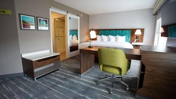 Studio, 1 King Bed, Non Smoking, Refrigerator & Microwave (Wet bar) | Free wired internet, bed sheets