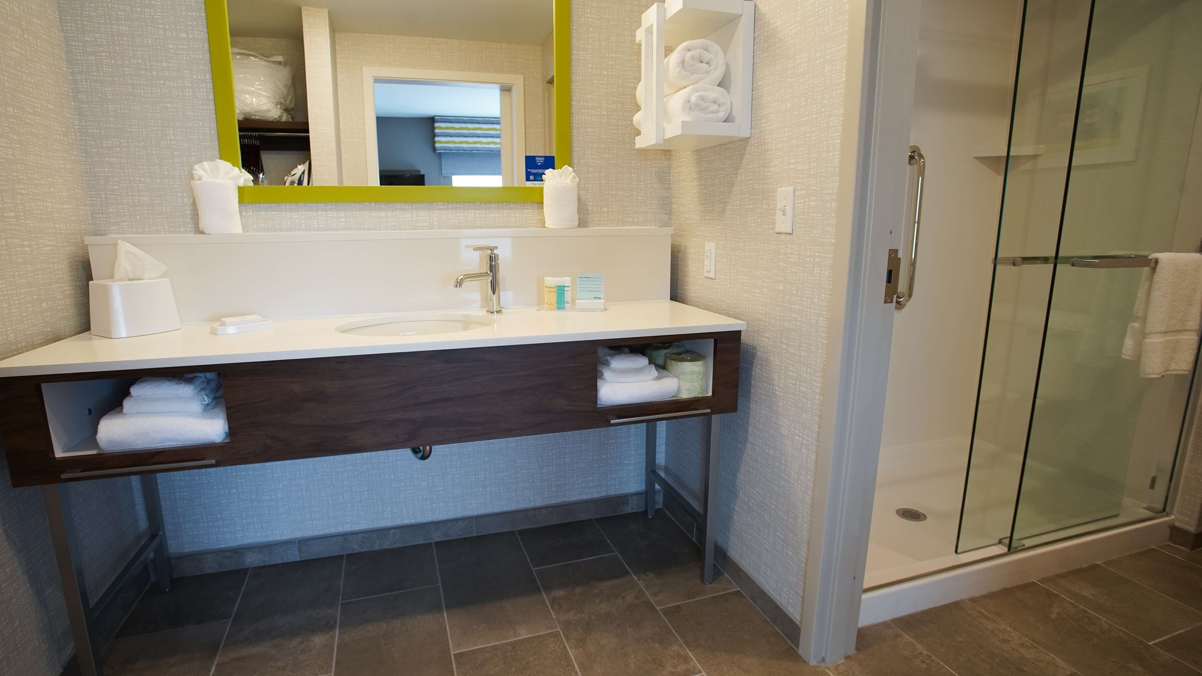 studio, 1 king bed, non smoking, refrigerator & microwave (wet bar) | bathroom shower