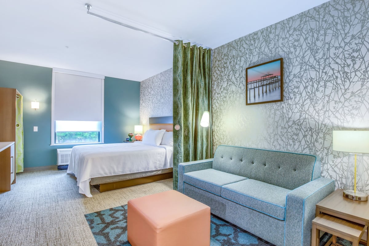 desk, laptop workspace, free wifi, bed sheets