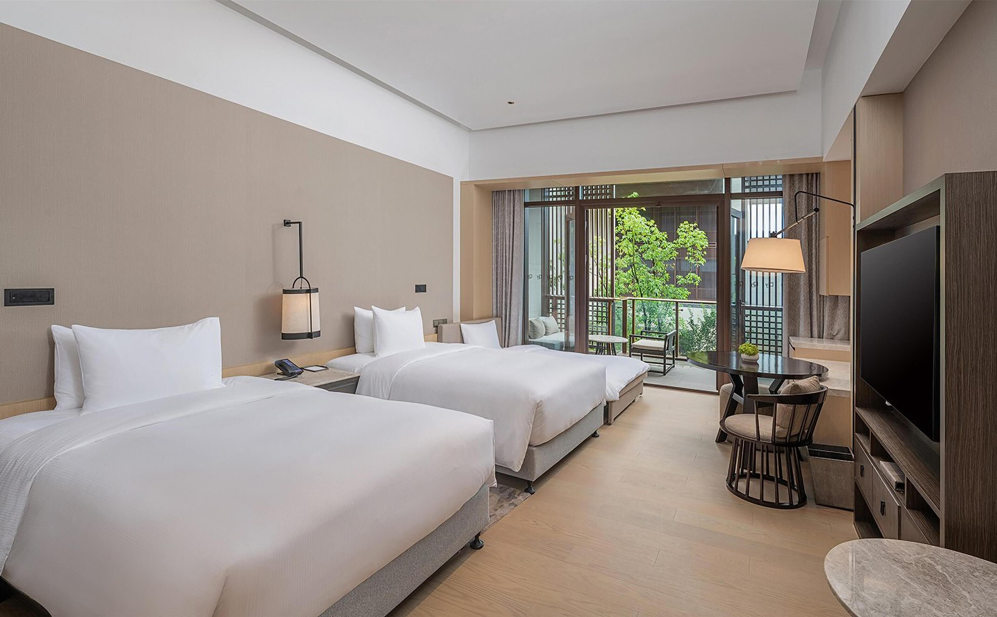 豪華客房, 2 張單人床 | 羽絨被、迷你吧、客房內保險箱、獨特裝潢