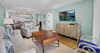 415 Seascape by AvantStay | Beachfront Condo w/ Communal Pool Access