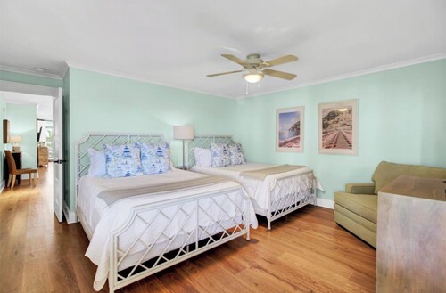 415 Seascape by AvantStay | Beachfront Condo w/ Communal Pool Access