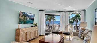 415 Seascape by AvantStay | Beachfront Condo w/ Communal Pool Access
