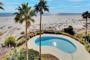 Pool - 415 Seascape by AvantStay | Beachfront Condo w/ Communal Pool Access (Isle of Palms)