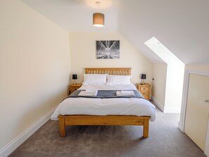 3 bedrooms, free WiFi, bed sheets