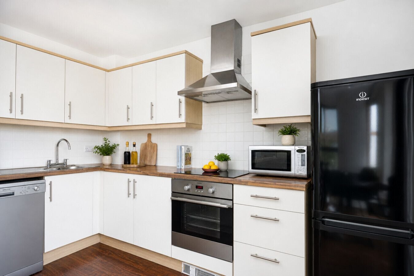 A fully equipped kitchen with everything you need to prepare a delicious home-cooked meal.