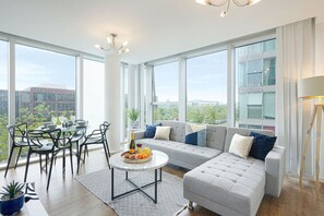 Smart TV, Netflix, streaming services