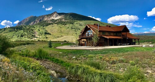 Quiet Apartment l 5 min to downtown CB l Breathtaking Views