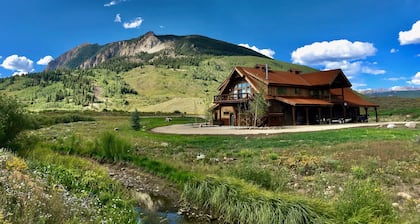 Quiet Apartment l 5 min to downtown CB l Breathtaking Views