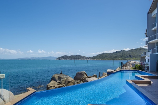 1 Bright Point Apartment 4502 - Pool Area