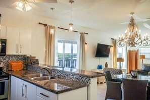 Fridge, microwave, oven, stovetop - Flamingo Lake Guest House -2Bed 2.5 Bath (providenciales)