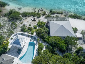 Outdoor pool - Flamingo Lake Guest House -2Bed 2.5 Bath (providenciales)