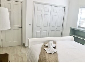 2 bedrooms, in-room safe, desk, iron/ironing board - Flamingo Lake Guest House -2Bed 2.5 Bath (providenciales)