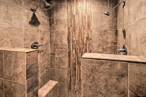Hair dryer, towels - Cherokee Nat'l Forest Retreat: Renovated Cabin! (Greeneville)