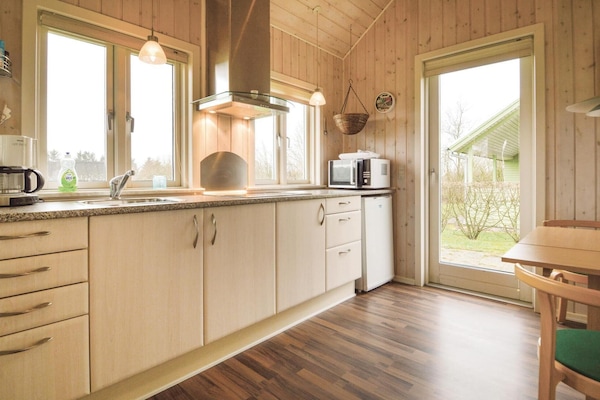 Fridge, stovetop, coffee/tea maker