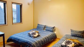 1 bedroom, desk, iron/ironing board, WiFi (free)