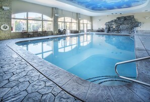 Una piscina techada, una piscina climatizada