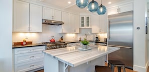 Condo, 3 Bedrooms | Private kitchen